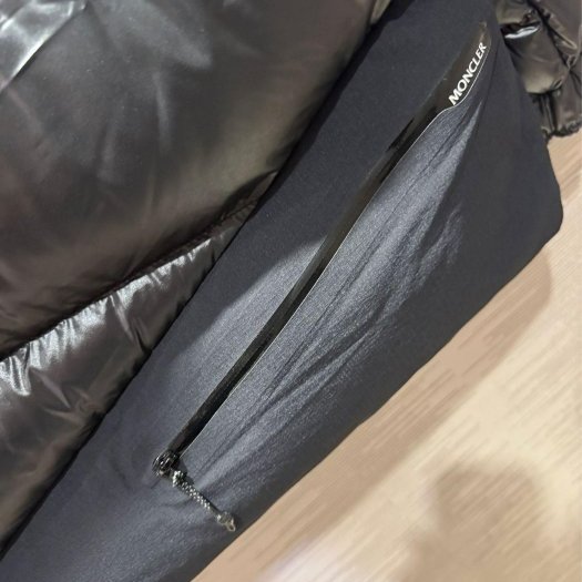 💎Han's house精品服飾💎moncler Yonne 羽絨 防風 防水 連帽 可拆 外套 可手水洗 現貨 0原價64800-1