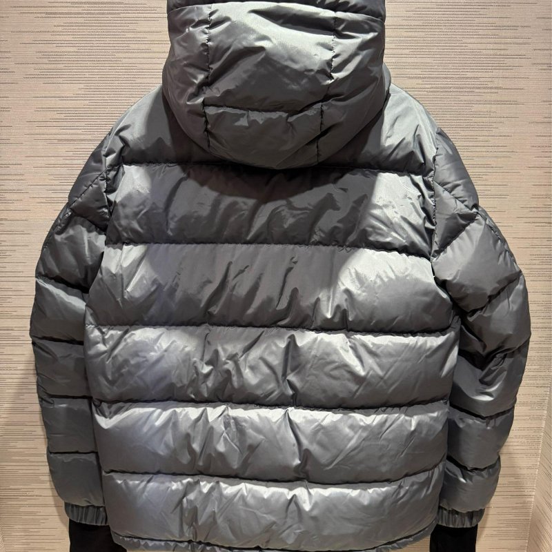 💎Han's house精品服飾💎moncler Isorno 滑雪系列 高機能 防水 羽絨 連帽 外套 可手水洗 現貨 4原價79200-1