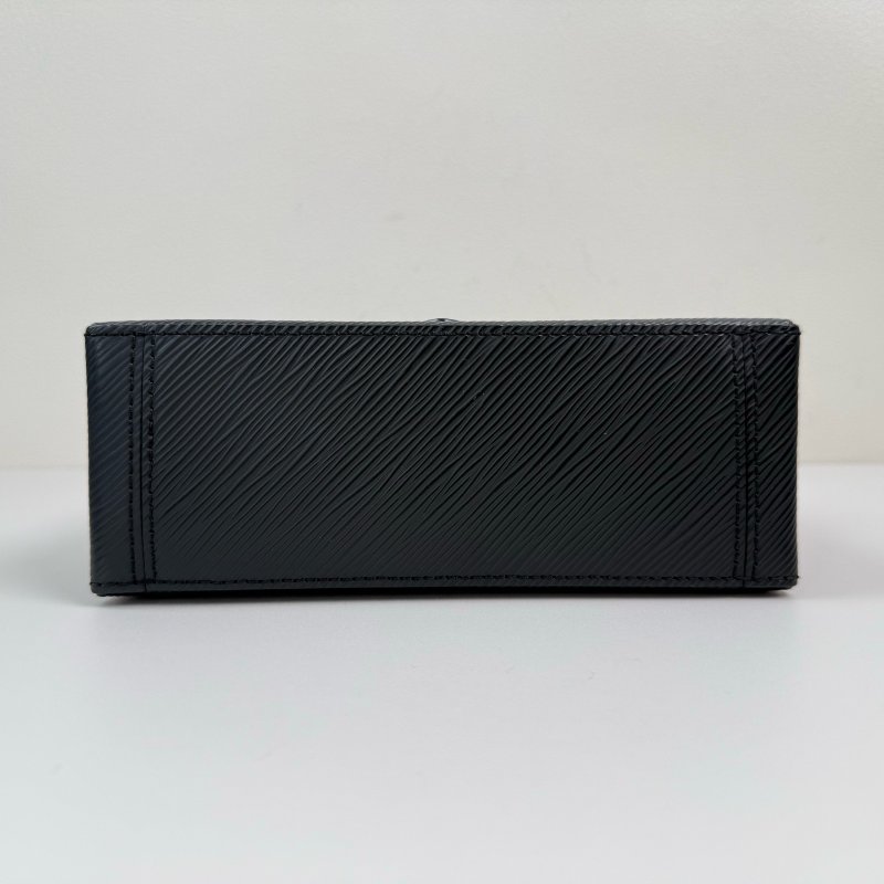 路易威登/Louis Vuitton LOCKY BB 黑色牛皮水波紋鎖頭包-4
