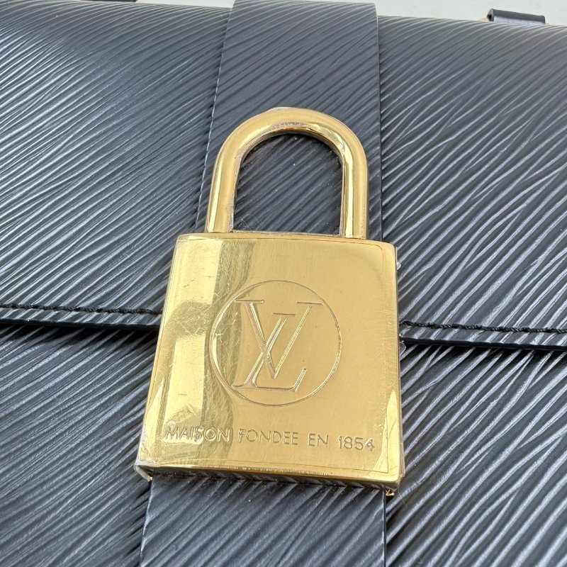 路易威登/Louis Vuitton LOCKY BB 黑色牛皮水波紋鎖頭包-9