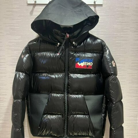 💎Han's house精品服飾💎 moncler Marcassin 滑雪系列 高機能 防水 羽絨 連帽 外套 可手水洗 現貨2 原價61000