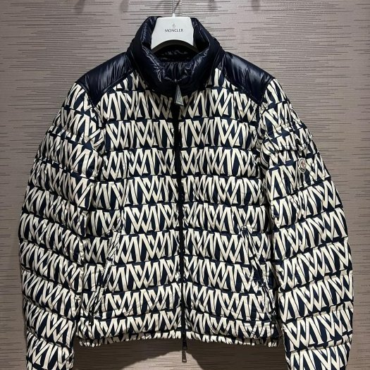 💎Han's house精品服飾💎 moncler Tablasses 羽絨 外套 特殊款 雙面穿 帽可拆 可手水洗 現貨 3/4原價79300-4