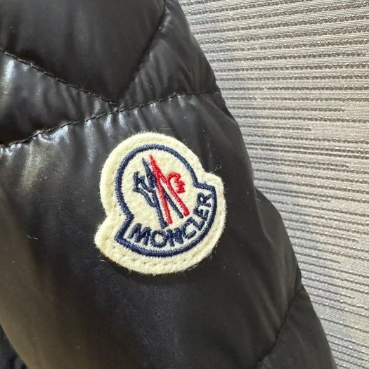 💎Han's house精品服飾💎MONCLER Gliere 羽絨 連帽 外套 可手水洗 義大利製 現貨 3 原價61200-3