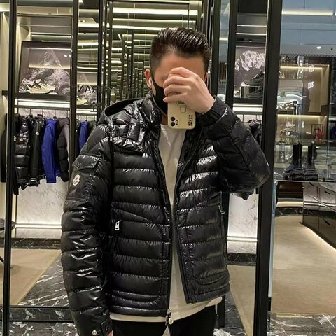 💎Han's house精品服飾💎moncler LAUROS 羽絨 連帽可拆 外套 可手水洗 深藍 現貨 2/4原價55800