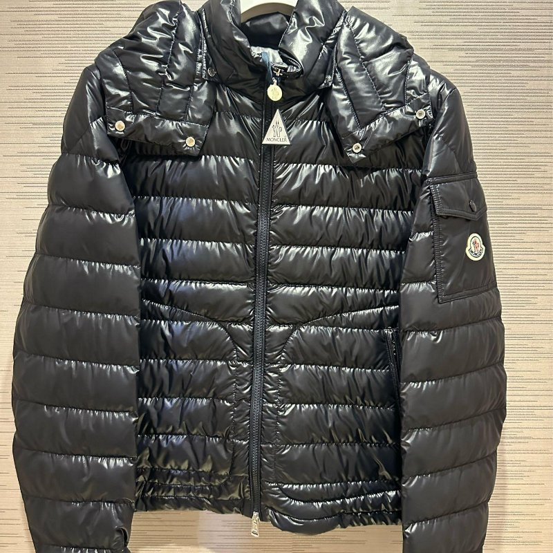 💎Han's house精品服飾💎moncler LAUROS 羽絨 連帽可拆 外套 可手水洗 深藍 現貨 2/4原價55800-3