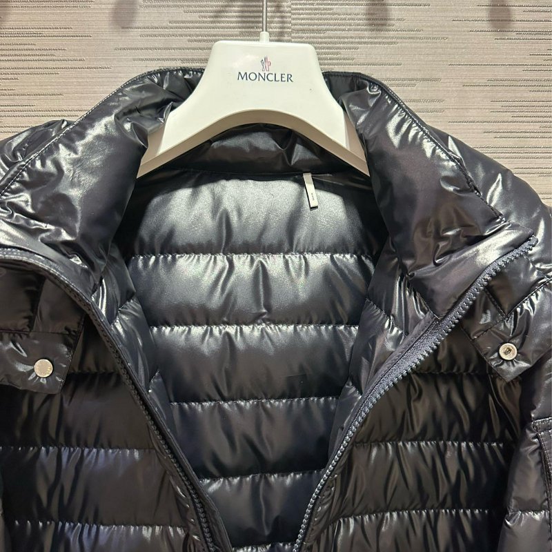 💎Han's house精品服飾💎moncler LAUROS 羽絨 連帽可拆 外套 可手水洗 深藍 現貨 2/4原價55800-4