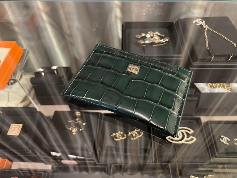 Chanel綠色鱷魚壓紋卡包-1