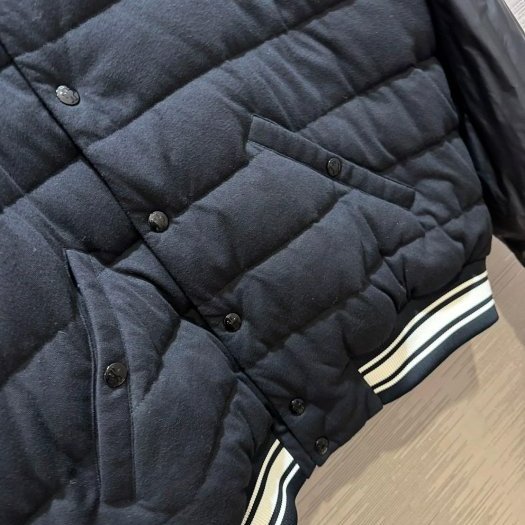 💎Han's house精品服飾💎 moncler Bouchet 羽絨 外套 雙面穿 可手水洗 現貨 2/3原價70200-5