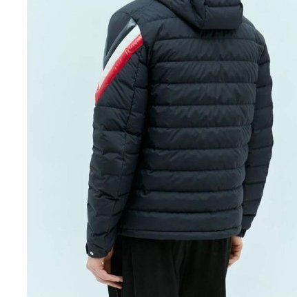 💎Han's house精品服飾💎 MONCLER Berard 羽絨 連帽外套 可手水洗 現貨 2 原價57200-8