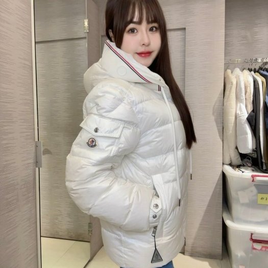 💎Han's house精品服飾💎 Moncler Pavin 羽絨 連帽外套 可手水洗 現貨 3/6 原價57000-2