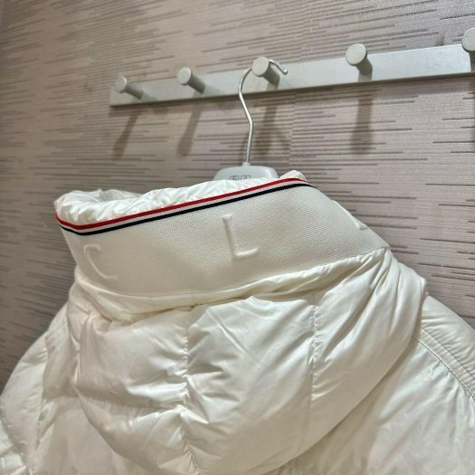 💎Han's house精品服飾💎 Moncler Pavin 羽絨 連帽外套 可手水洗 現貨 3/6 原價57000-6