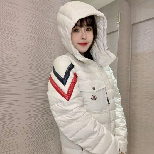 💎Han's house精品服飾💎  MONCLER Berard 羽絨 連帽外套 可手水洗 現貨 3原價57200-0