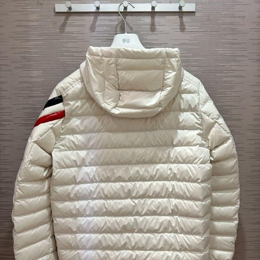 💎Han's house精品服飾💎  MONCLER Berard 羽絨 連帽外套 可手水洗 現貨 3原價57200-5