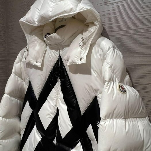 💎Han's house精品服飾💎 MONCLER Haine 羽絨 連帽 可拆 外套 現貨 6可手水洗 原價83500-6