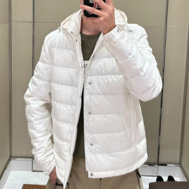 💎Han's house精品服飾💎 MONCLER Gliere 羽絨 連帽 外套 可手水洗 義大利製 白 現貨 M 原價61200-0