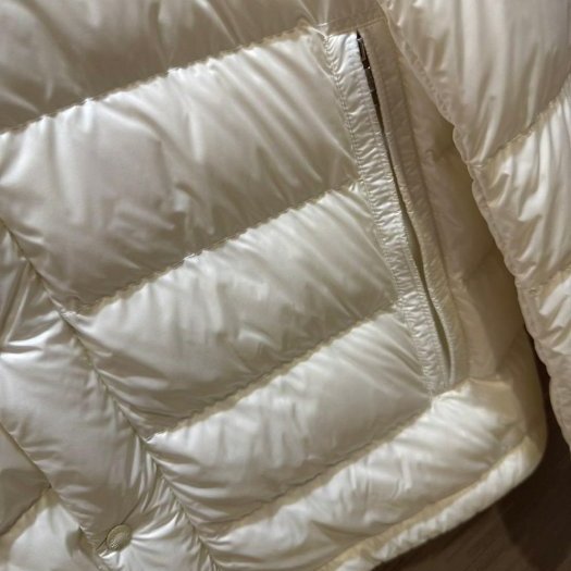 💎Han's house精品服飾💎 MONCLER Gliere 羽絨 連帽 外套 可手水洗 義大利製 白 現貨 M 原價61200-3