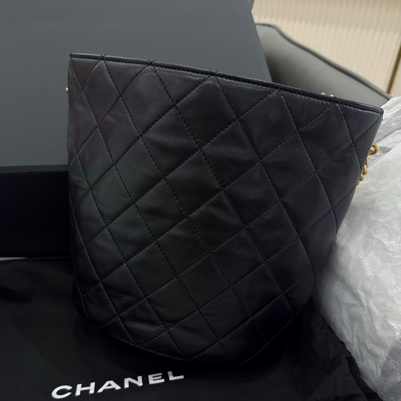 ✨全新 🆕Chanel 香奈兒23C琺瑯hobo 水桶包斜挎包單肩包 黑金 ❤️正品保障-1