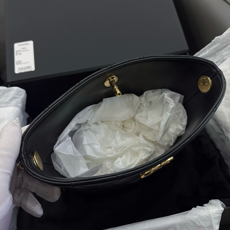 ✨全新 🆕Chanel 香奈兒23C琺瑯hobo 水桶包斜挎包單肩包 黑金 ❤️正品保障-5