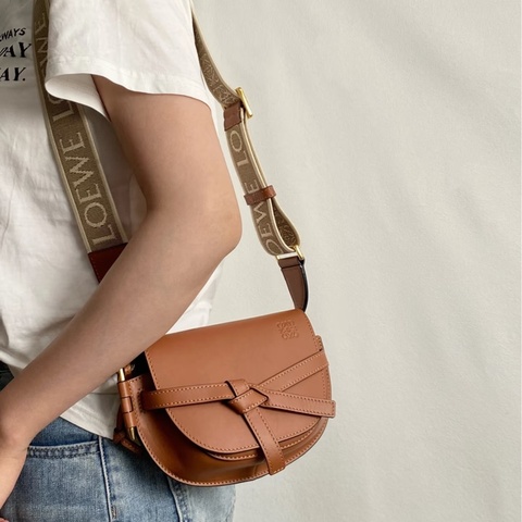 Loewe焦糖mini Gate Dual 斜背包A650N4X13