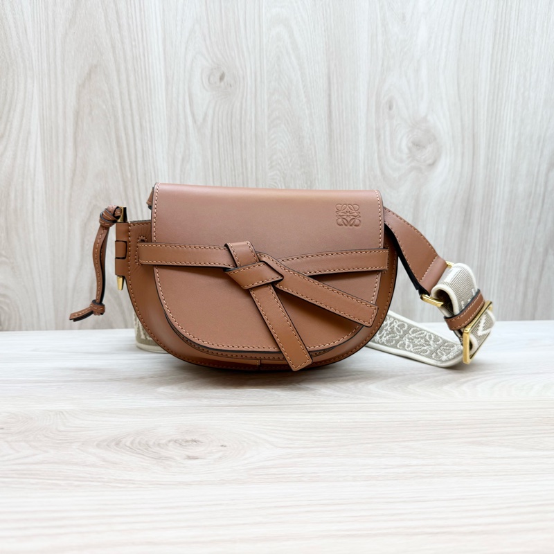 Loewe焦糖mini Gate Dual 斜背包A650N4X13-1