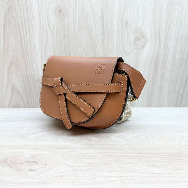 Loewe焦糖mini Gate Dual 斜背包A650N4X13-3