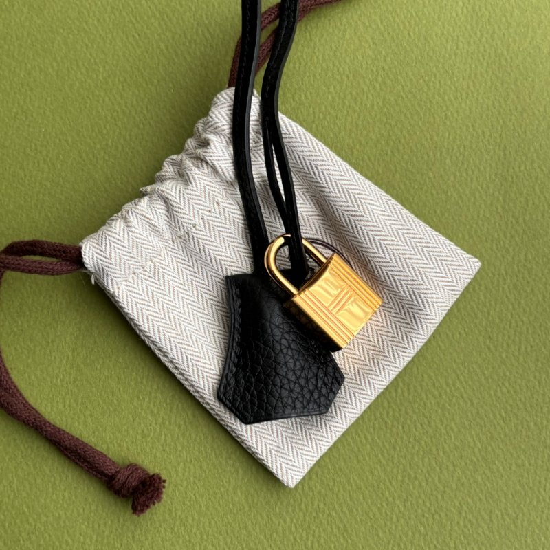 天菜 ::HERMES:: 黑金釦 BIRKIN 30 柏金包30公分 手提包 公事包-23