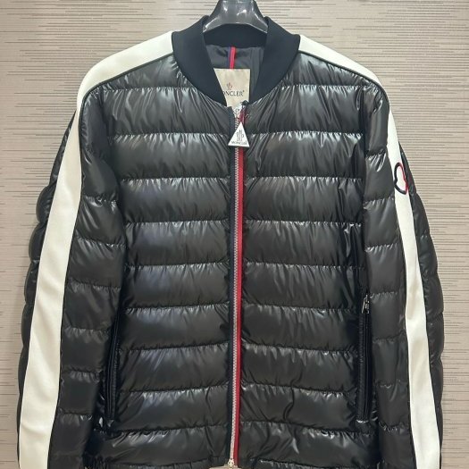 💎Han's house精品服飾💎 MONCLER Arroux 羽絨 外套 可水洗 現貨 3 原價45700-1