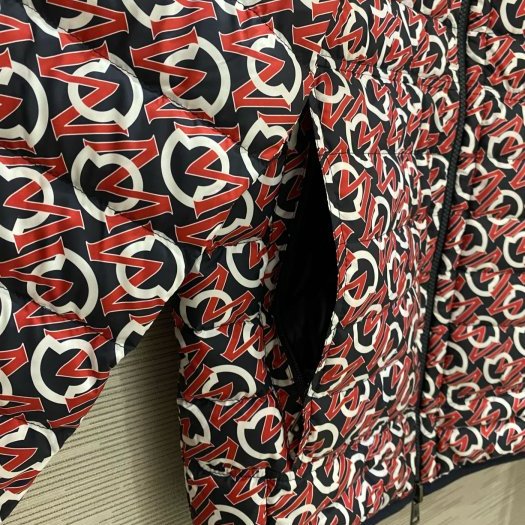 💎Han's house精品服飾💎  moncler Zois 羽絨 連帽 外套 特殊款 雙面穿 現貨 M  原價55000-2