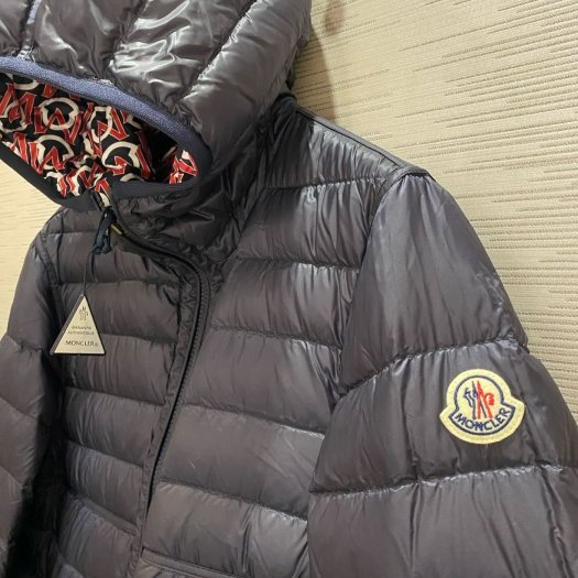 💎Han's house精品服飾💎  moncler Zois 羽絨 連帽 外套 特殊款 雙面穿 現貨 M  原價55000-3