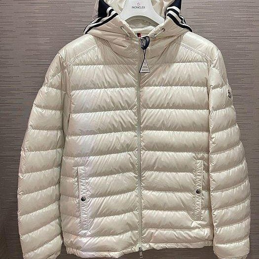💎Han's house精品服飾💎 moncler Cornour 羽絨 連帽 外套 可水手洗 現貨 2/3/4原價52800-0