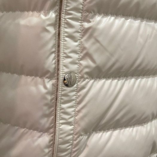 💎Han's house精品服飾💎 moncler Cornour 羽絨 連帽 外套 可水手洗 現貨 2/3/4原價52800-1