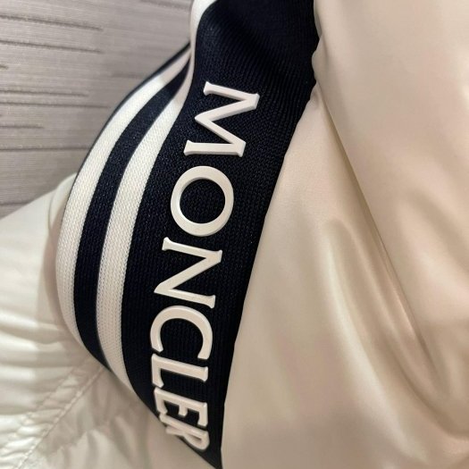 💎Han's house精品服飾💎 moncler Cornour 羽絨 連帽 外套 可水手洗 現貨 2/3/4原價52800-3