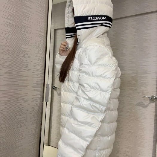 💎Han's house精品服飾💎 moncler Cornour 羽絨 連帽 外套 可水手洗 現貨 2/3/4原價52800-4