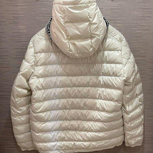 💎Han's house精品服飾💎 moncler Cornour 羽絨 連帽 外套 可水手洗 現貨 2/3/4原價52800-5