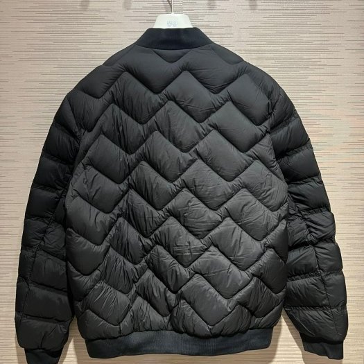 💎Han's house精品服飾💎 moncler Ubac 羽絨 外套 可水手洗 現貨 4 原價56600-2