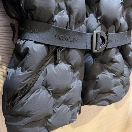 💎Han's house精品服飾💎 moncler Adonis 機能 連帽 羽絨 外套 現貨 M 原價70000-2