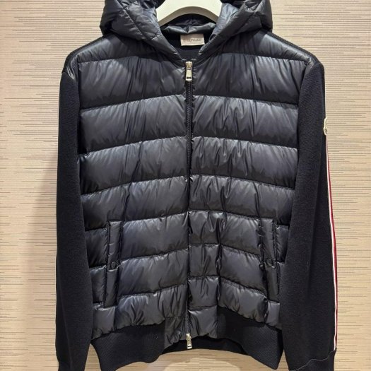 💎Han's house精品服飾💎 moncler 拼接 初剪羊毛 羽絨 彩條 連帽 外套 深藍 現貨 L原價45000-0