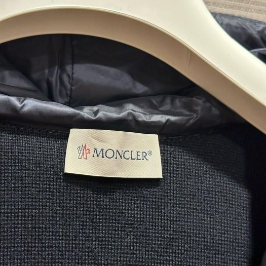 💎Han's house精品服飾💎 moncler 拼接 初剪羊毛 羽絨 彩條 連帽 外套 深藍 現貨 L原價45000-4