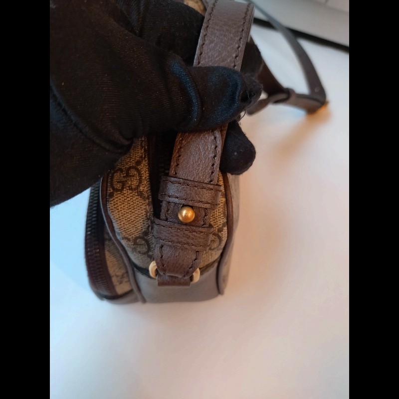 Gucci 咖皮邊印花PVC綠紅綠數層拉鍊斜背包-24