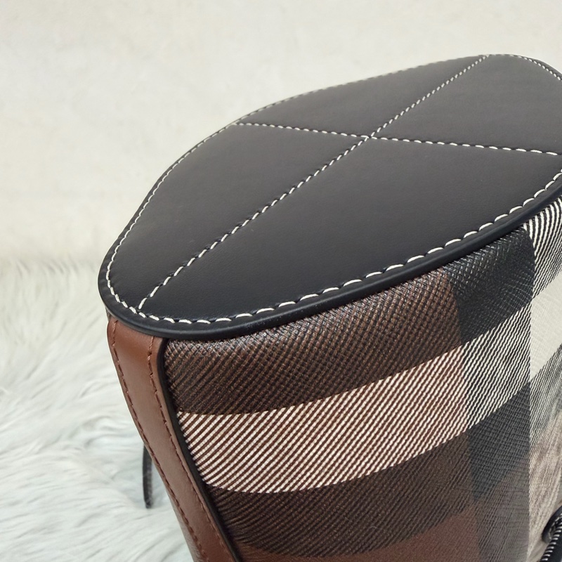 Burberry 8112238 經典格紋水桶包 手提包 側背包 斜背包-6