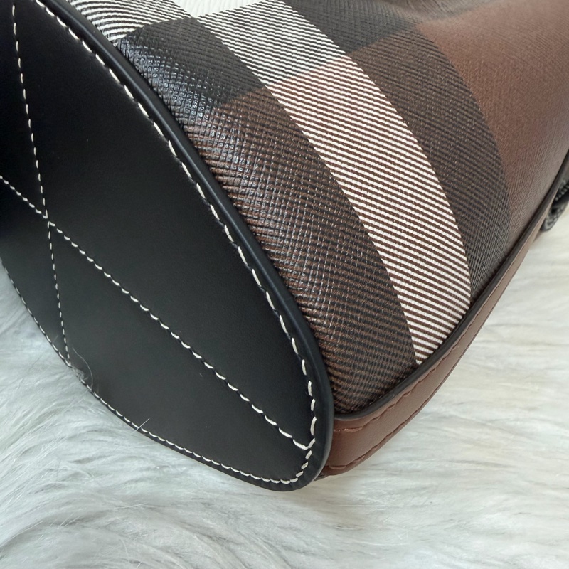 Burberry 8112238 經典格紋水桶包 手提包 側背包 斜背包-7