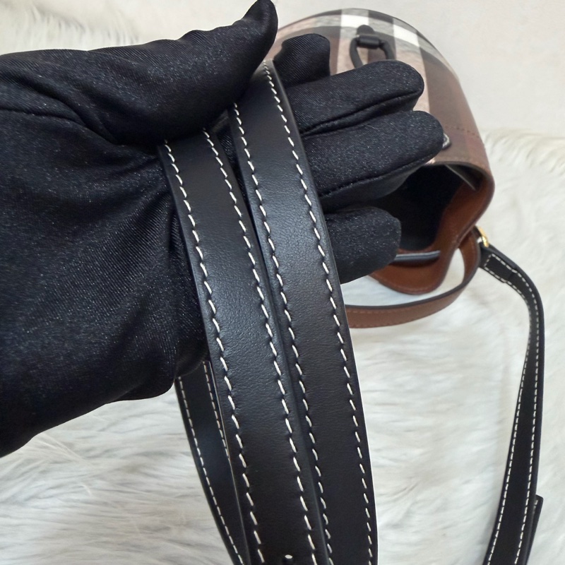 Burberry 8112238 經典格紋水桶包 手提包 側背包 斜背包-31