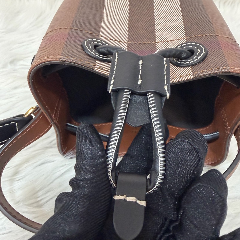 Burberry 8112238 經典格紋水桶包 手提包 側背包 斜背包-33