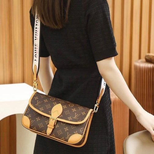 LV Diane 老花 刺繡 雙背帶 磁扣 馬鞍包 法棍包 M45985-7