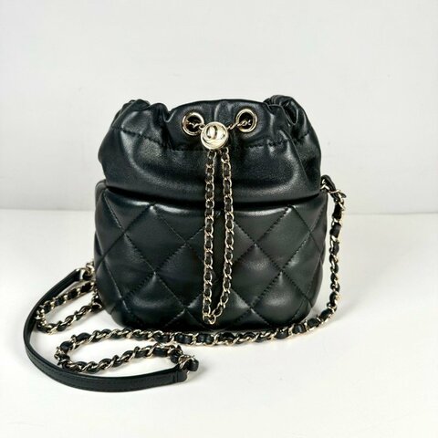CHANEL 黑色 小羊皮 珍珠cc釦 束口 金鏈 肩背 水桶包 AS2450
