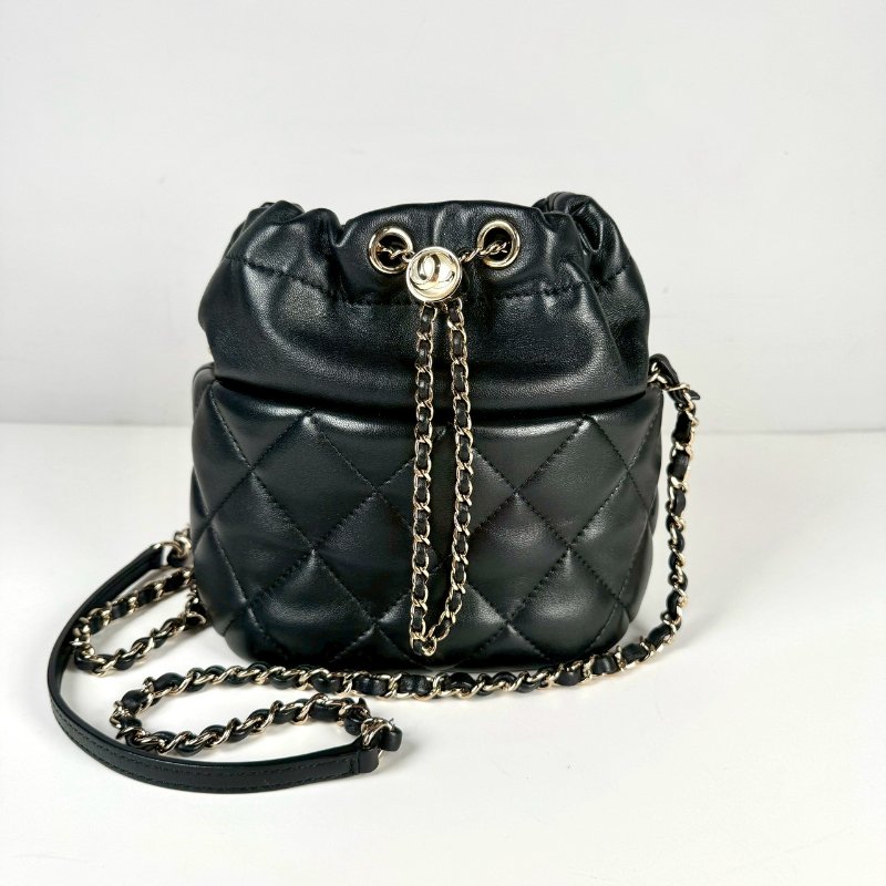 CHANEL 黑色 小羊皮 珍珠cc釦 束口 金鏈 肩背 水桶包 AS2450-0
