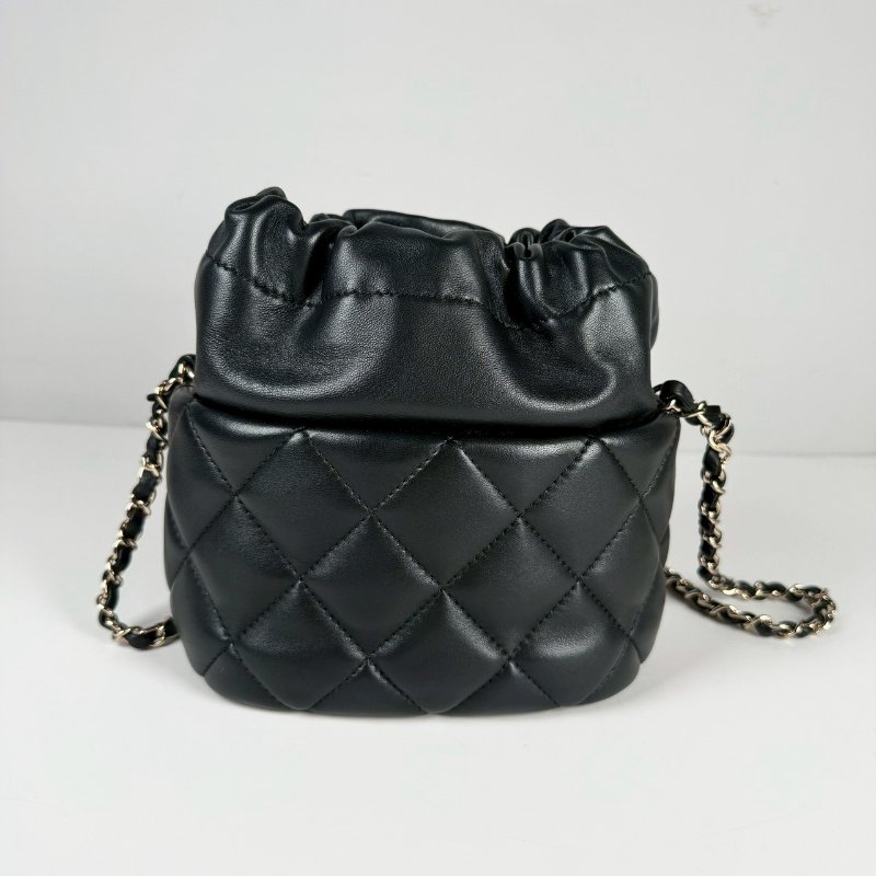 CHANEL 黑色 小羊皮 珍珠cc釦 束口 金鏈 肩背 水桶包 AS2450-2