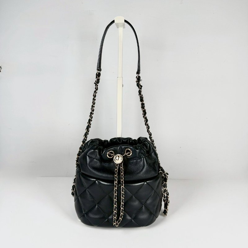 CHANEL 黑色 小羊皮 珍珠cc釦 束口 金鏈 肩背 水桶包 AS2450-8
