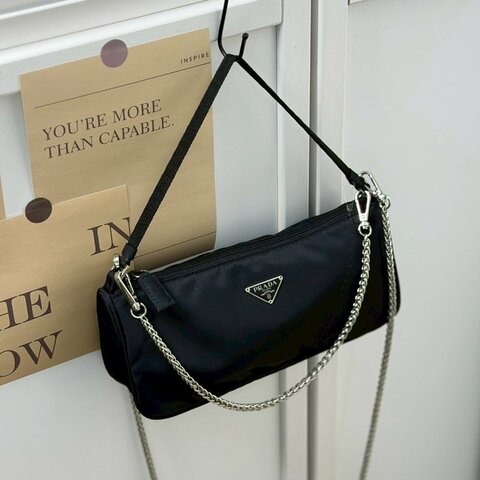 🏷Prada 普拉達．尼龍長型 Hobo 腋下包