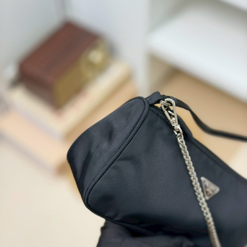 🏷Prada 普拉達．尼龍長型 Hobo 腋下包-8